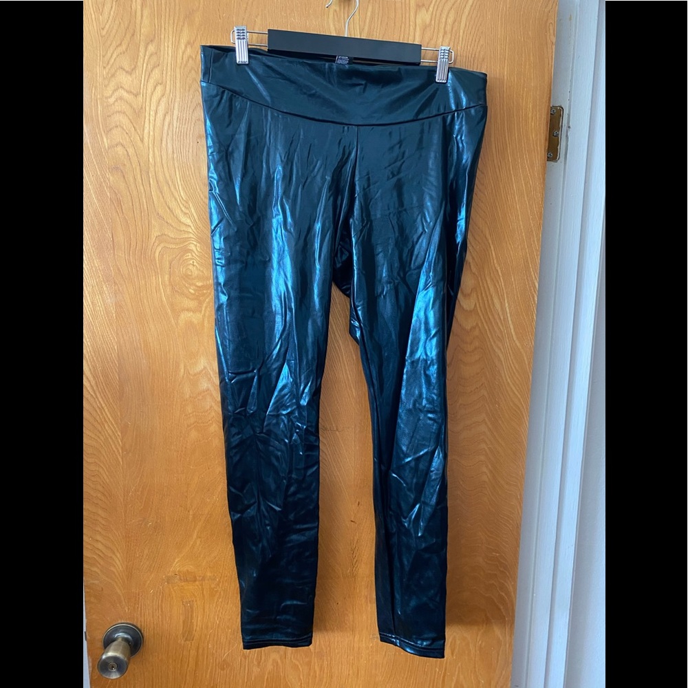 Hue shiny iridescent black leggings XL